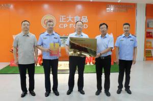 市文明辦、市市場監(jiān)管局聯(lián)合為我公司文明誠信經(jīng)營授牌